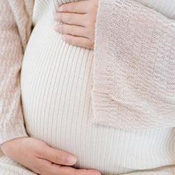 公开资料显示，“🧜‍♂️💪听风的⛴蚕”本名朱唯一，🇺🇸长期从事军事、👨‍👧‍👦